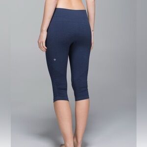 Lululemon In The Flow Crop II Heathered Deep Navy size 2